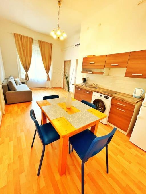 Central Spacious Flat Budapest Eksteriør bilde