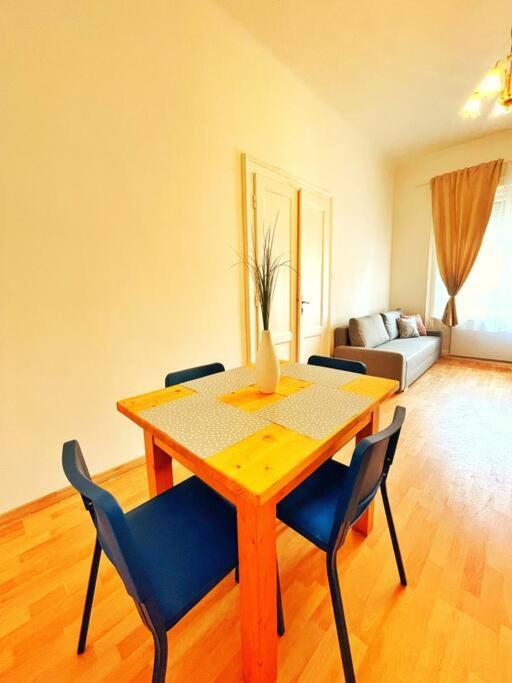 Central Spacious Flat Budapest Eksteriør bilde